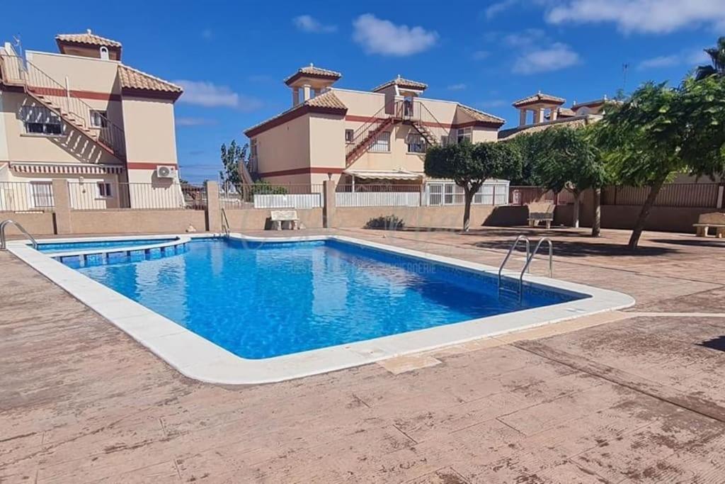 Agreable Appartement Avec Piscine Commune 圣佩德罗－德尔皮纳塔尔 外观 照片